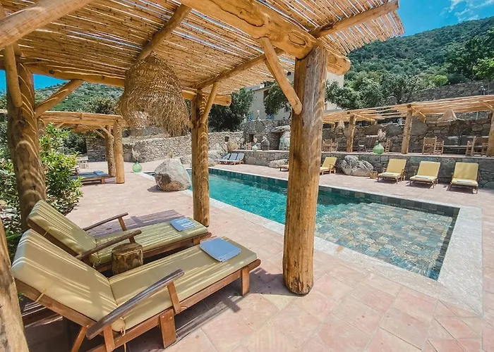 Residence De Luxe 4 Etoiles A Pietralba, 4 Logements Piscine Chauffee Balagne