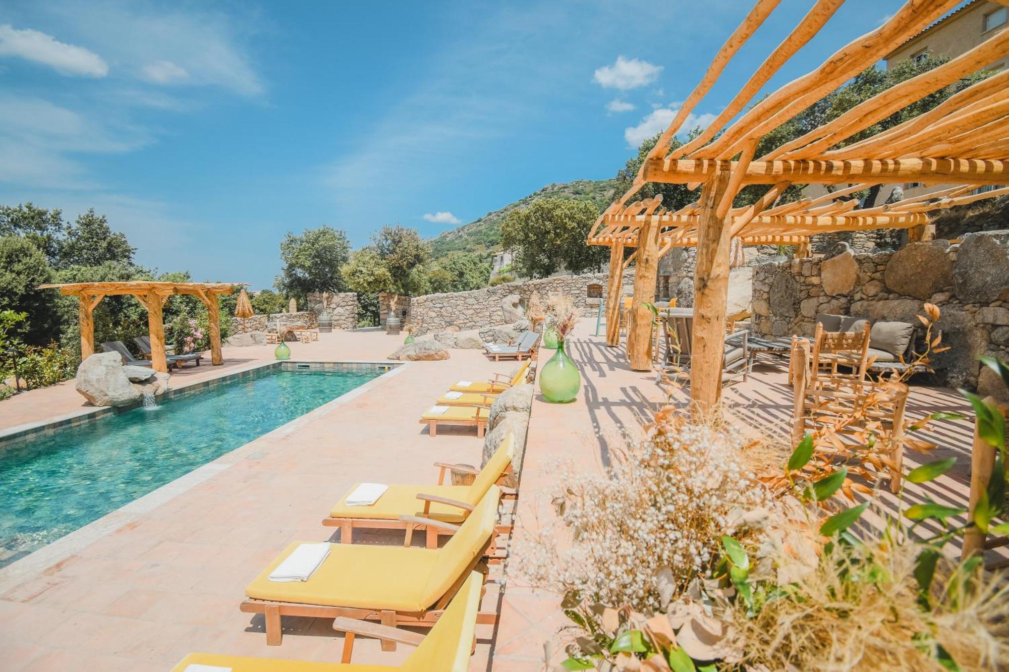 De Luxe 4 Etoiles A Pietralba, 4 Piscine Chauffee Balagne Apartment